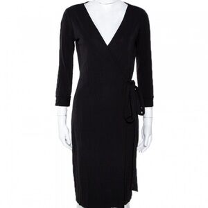 Diane Von Furstenberg Classic Knee Length Wrap Dress in size 6 nwt